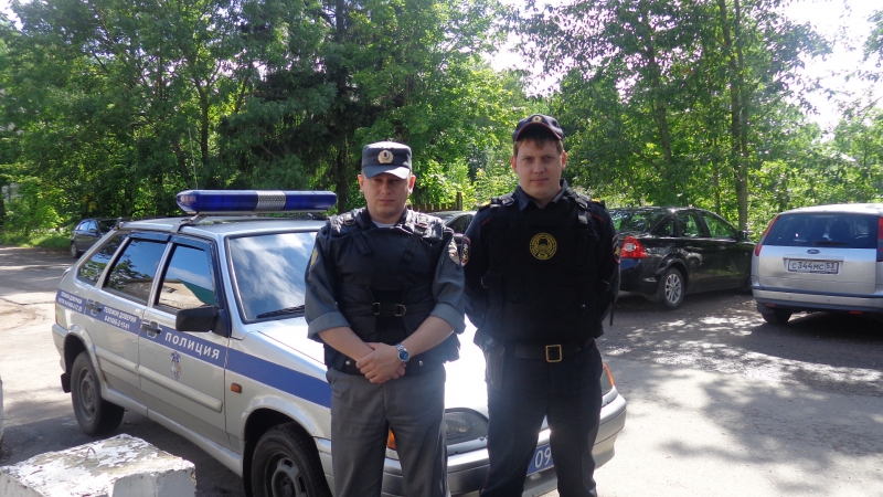 В городе Валдае Новгородской области сотрудники полиции спасли людей от огня