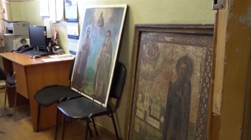 Новгородский районный суд вынес обвинительный приговор подозреваемым в кражах икон из церкви в деревне Сергово Новгородского района