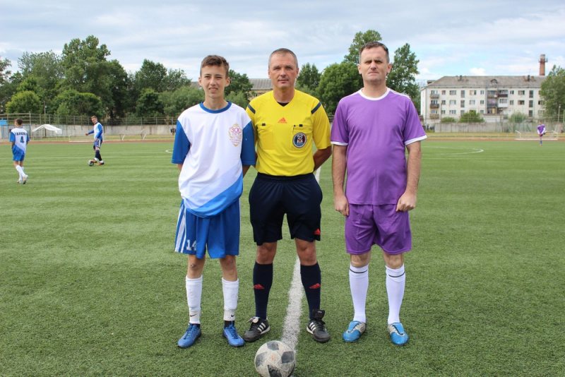 Новгородские полицейские и юные футболисты провели товарищеский матч