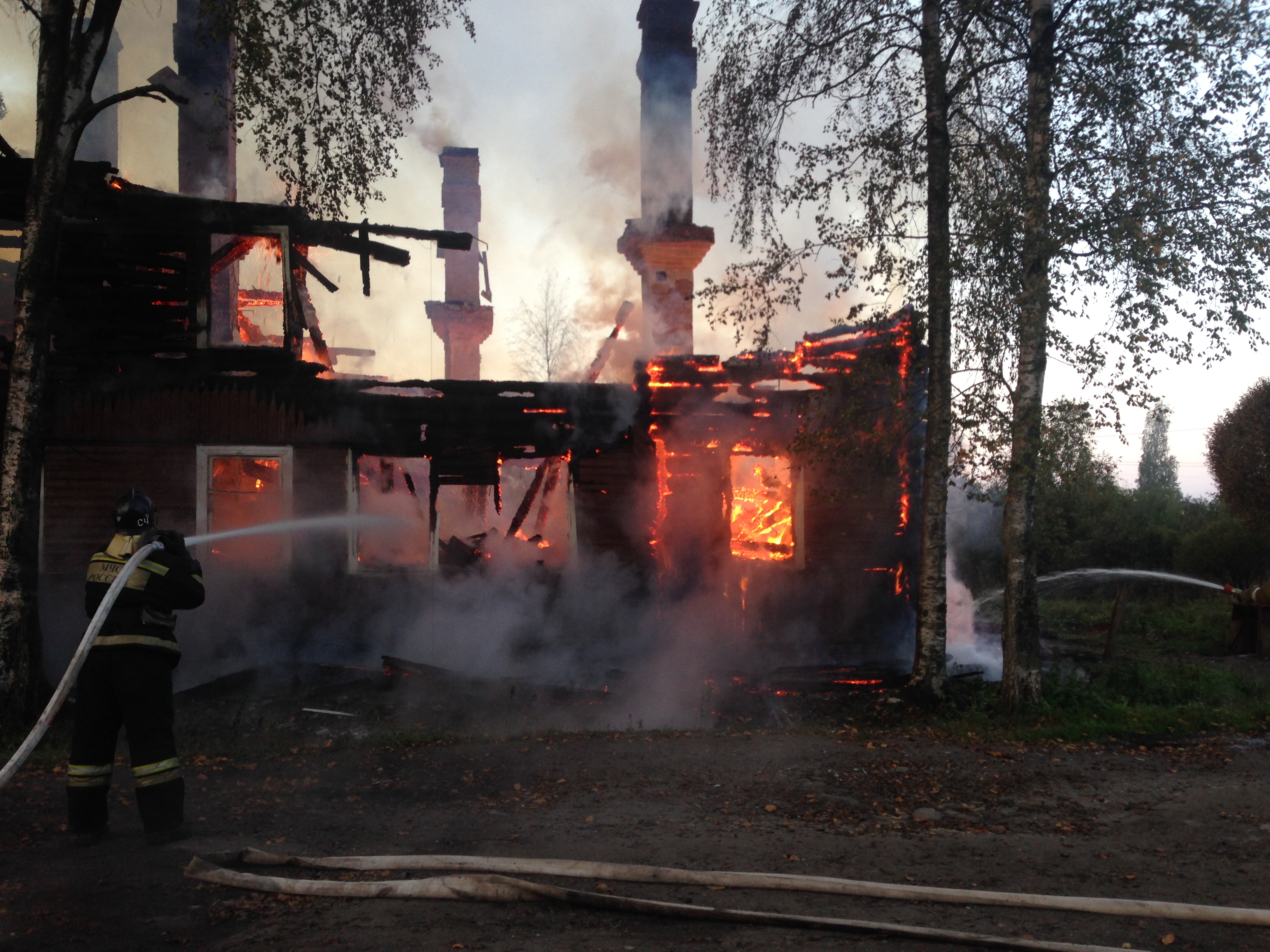 Пожар в Малой Вишере 15 сентября, фото с места происшествия