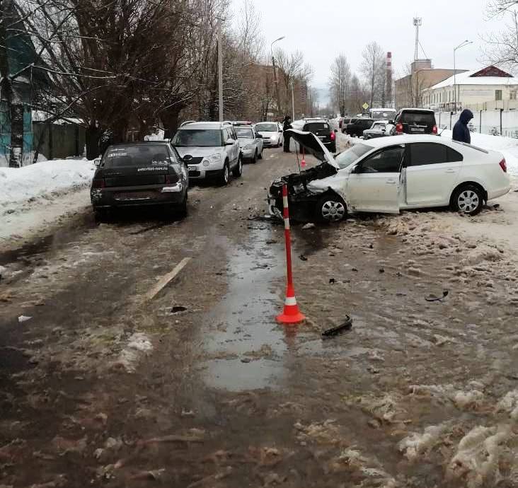 Авария в городе Великий Новгород на улице Хутынская