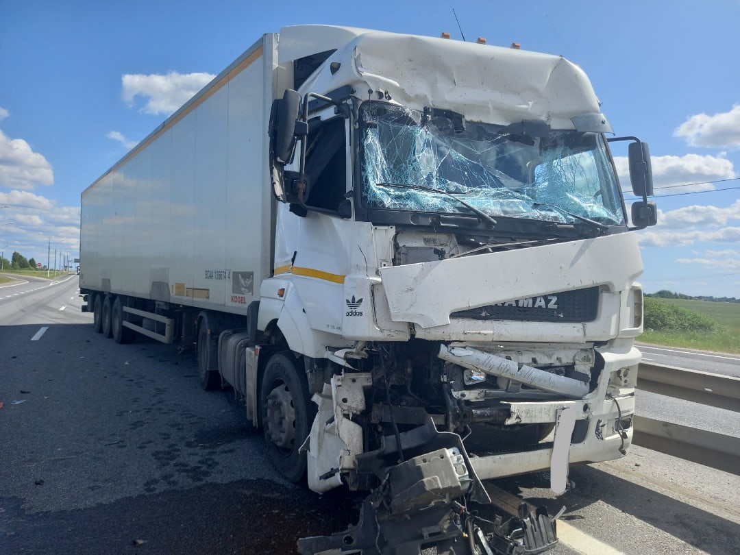 17 июня 2021 года. Сводка происшествий на дорогах области за вчерашний день. Водитель грузового автомобиля погиб в результате ДТП.