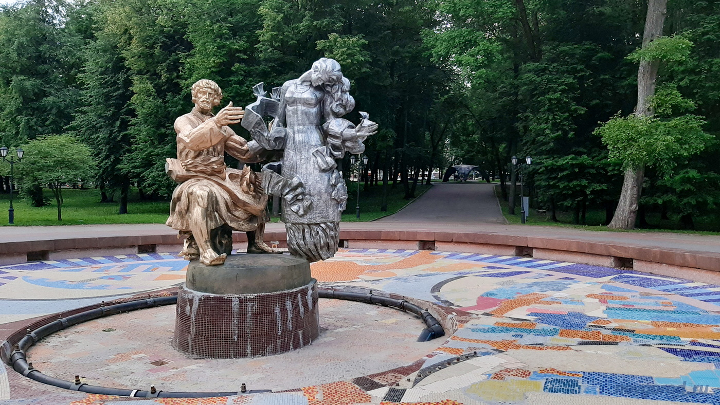 Разукрашенный фонтан Садко в Великом Новгороде