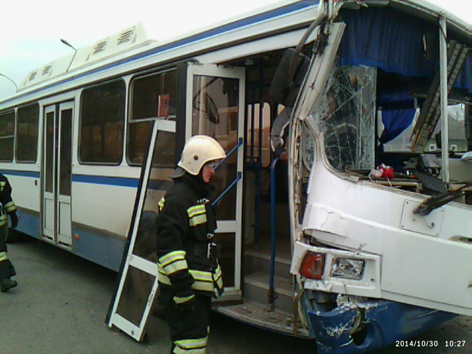 Столкновение автобусов в Великом Новгороде. Фото ДТП.