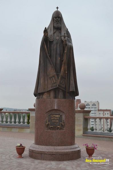 Памятник Патриарху Алексию II в Витебске