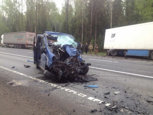 Сегодня рано утром в Новгородской области в аварии погибли шесть человек (фото)