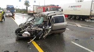 В Крестцах произошло столкновение легкового автомобиля Лада Ларгус  и грузового а/м МАН. Погиб водитель легковго автомобиля
