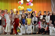 Новгородские ребята, весной этого года ставшие победителями этапа Всероссийского фестиваля-конкурса "Хрустальные звездочки", в августе поедут в детский центр "Орленок"