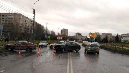 14 ноября 2017 года. Сводка происшествий на дорогах области за вчерашний день. В аварии на Кочетова пострадала пассажир "Лады"