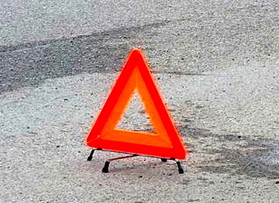 13 декабря 2017 года. Сводка происшествий на дорогах области за вчерашний день. На  проспекте А. Корсунова автомобиль "Дэу" на переходе сбил женщину с четырехлетней девочкой.