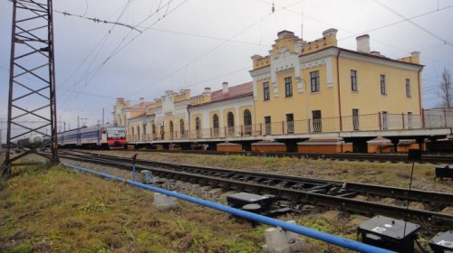На железнодорожных путях у станции Чудово погибла 19-летняя девушка