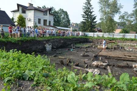 Археологи в Великом Новгороде встретятся с горожанами на Троицком раскопе