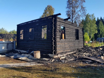 В деревне Кушавера Хвойнинсокого района на пожаре погибла хозяйка дома