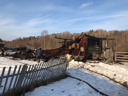 Два человека погибли на пожаре в деревне Подгорное  Маловишерского  района