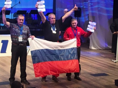 Новгородские "моржи" стали призерами  Кубка Арктики по ледяному плаванию.