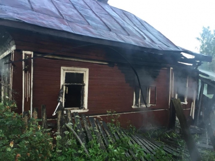 Два человека погибли на пожаре в городе Малая Вишера