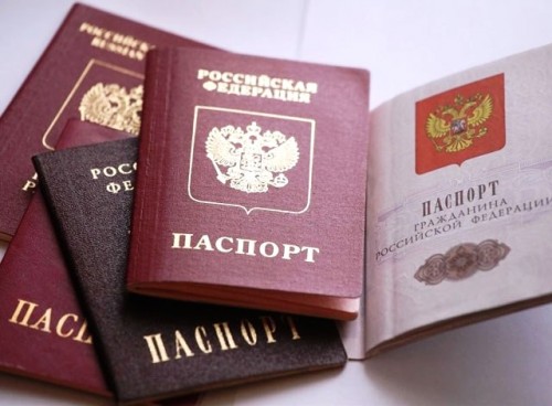 Жительница Канады поблагодарила полицейских из Новгородскоц области за помощь в получении паспорта гражданина Российской Федерации