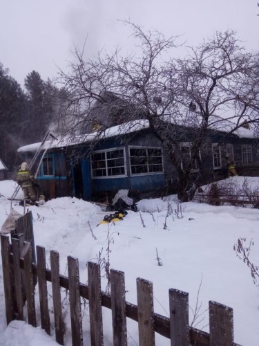 На пожаре в 2-х квартирном жилом доме в н.п. Кабожа в Хвойнинском  районе погибли два человека