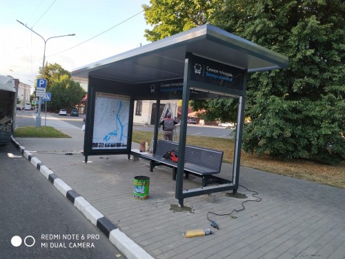 Семь новых "стекляшек", автобусных остановок установили в Великом Новгороде минувшей ночью (фото).