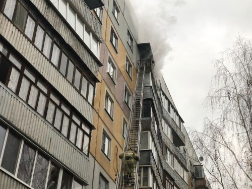 На балконе 9 этажа в многоквартирном доме по ул. Б.Санкт-Петербургская д.113 произошел пожар
