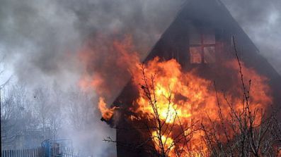 Дом в Малой Вишере сгорел дотла