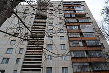Женщина покончила жизнь самоубийством, бросившись вниз с балкона 12 этажа.