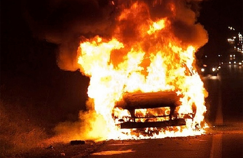 На Нехинской горел автомобиль.