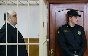 Арнольд Шалмуев, останется под стражей до 17 августа. Суд продлил срок содержания.