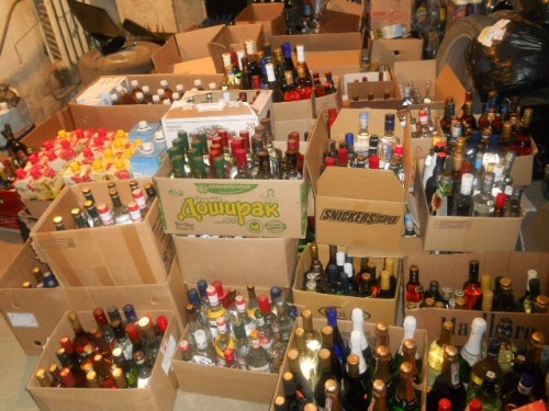 15000 литров поддельной алкогольной продукции изъяли новгородские оперативники