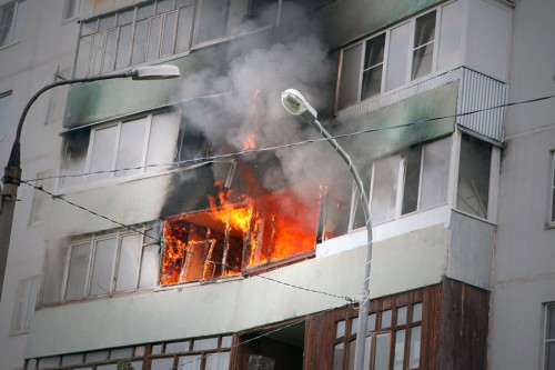 Пожар на Большой Московской потушили быстро, но спасателям пришлось эвакуировать 10 человек.
