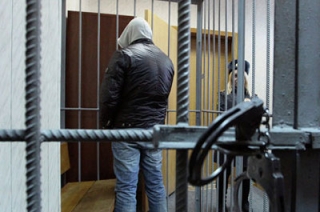 В Новгородской области заключен под стражу преступник подозреваемый в совершении насильственных действий сексуального характера в отношении своей не родной девятилетней дочери