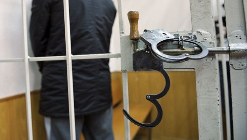 Житель Великого Новгорода и два брата из Петербурга ограбившие ювелирный магазин получили сроки от 8 до 13 лет лишения свободы