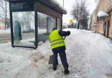 В Новгородской области в январе 2022 года 430 должников по алиментам и по судебным постановлениям убирали снег