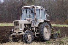 Житель новгородского села угнал с фермы тракотор МТЗ-82, но был задержан