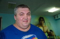 Новгородец выжал штангу весом 300 килограмм