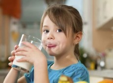 До 20 сентября родители первоклассников могут подать заявление на бесплатный стакан молока