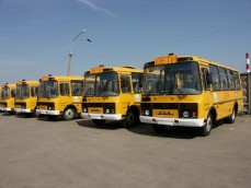 В эту пятницу еще семь районов Новгородской области получат новые школьные автобусы