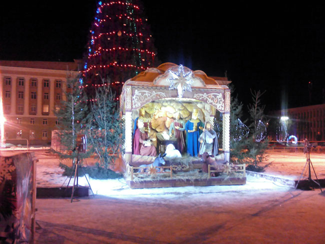 На главной площади установили рождественский вертеп